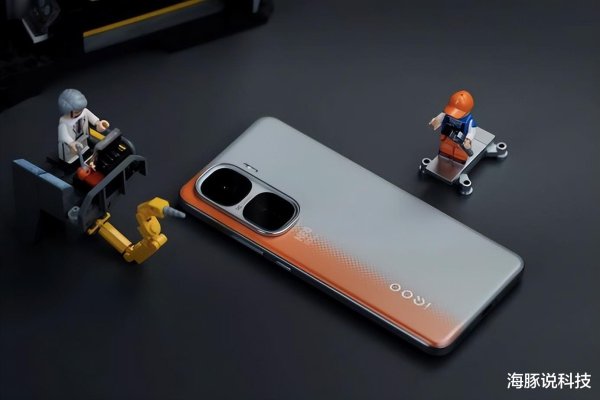 沪深投 2029元! iQOO Neo10“背刺”红米K80: 骁龙8Gen3+120W快充+自研Q2芯