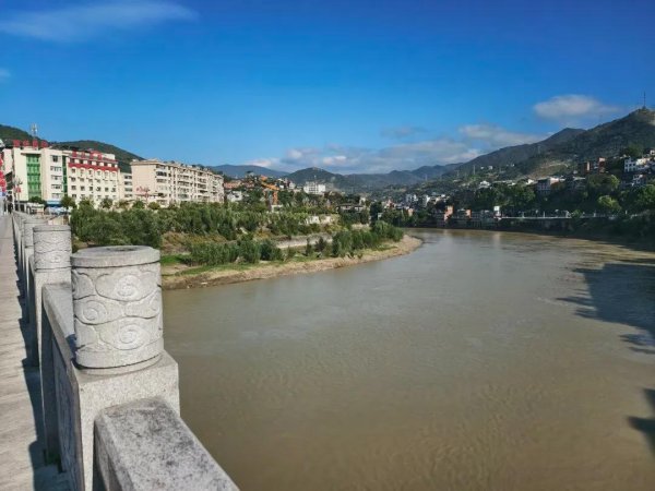 永之胜 婚礼当天跳河，男子父亲发声