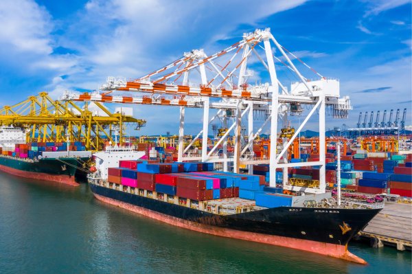 金岭速配 中方对美船舶收取特别港务费今起正式施行